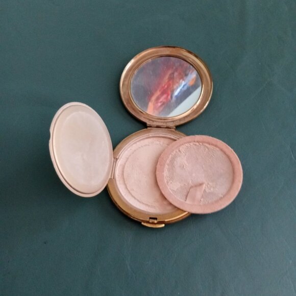 KIGU Vintage Compact Mirror Round Original Puff and Product Antique - Picture 2 of 10